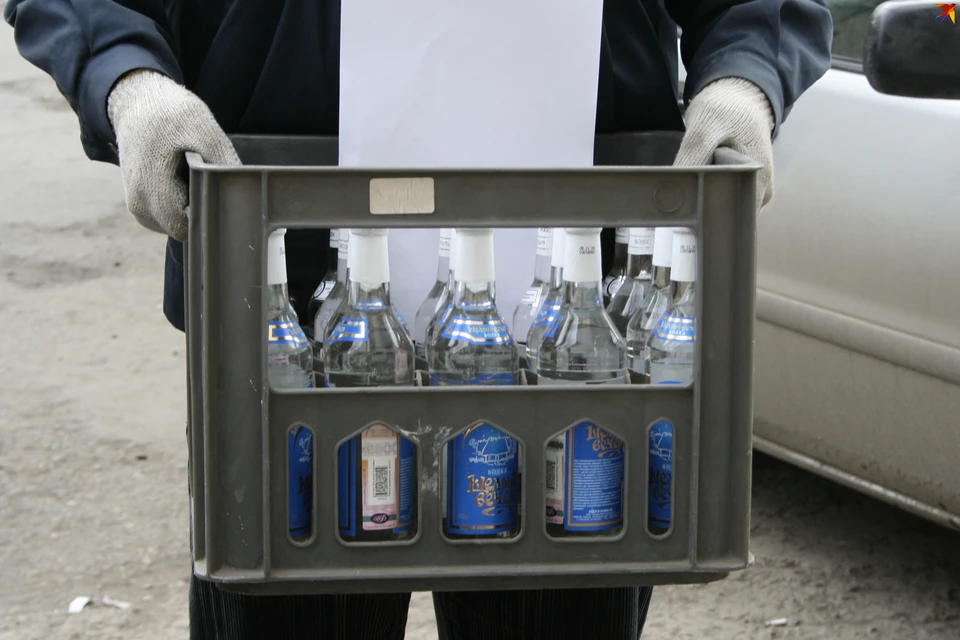 В Омской области 10 человек отравились техническим спиртом, 5 из них скончались.