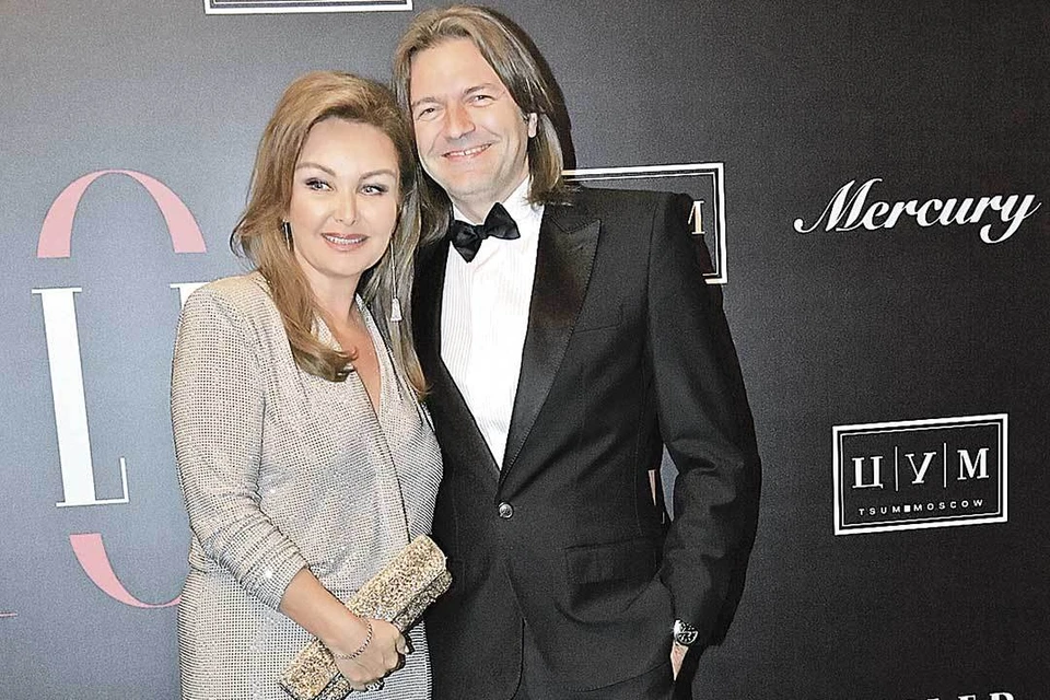 С женой Еленой Дмитрий вместе уже 27 лет.