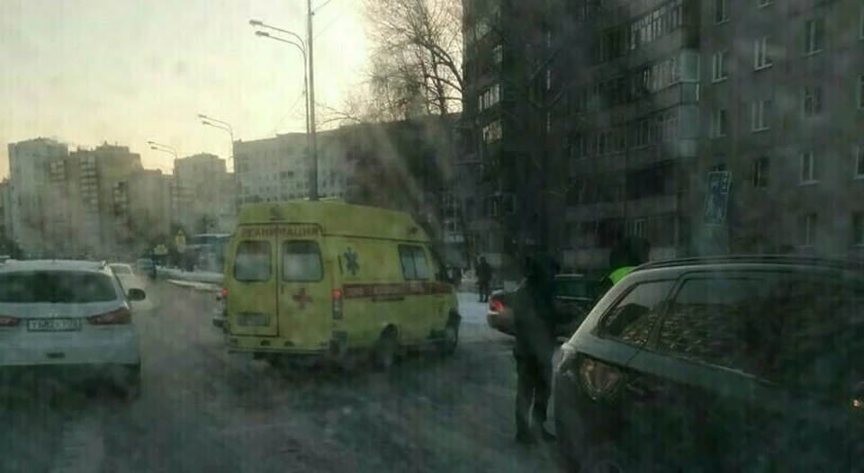 На тюменском переходе сбили пешехода. Фото - соцсети.
