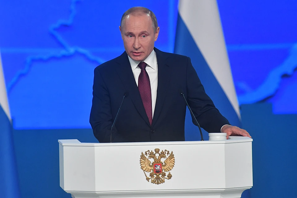 На встрече президент отметил, что основная специфика борьбы с коронавирусом заключается в том, что "это новое явление"
