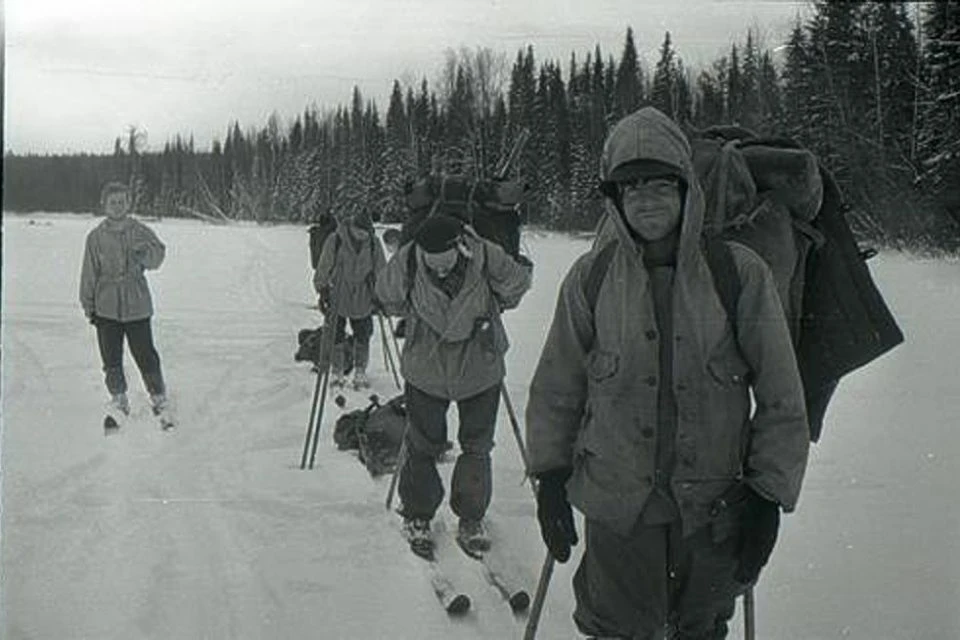 Зимой 1959 года в горах Северного Урала пропали девять туристов, ушедших в поход под руководством старшекурсника Уральского политеха Игоря Дятлова.