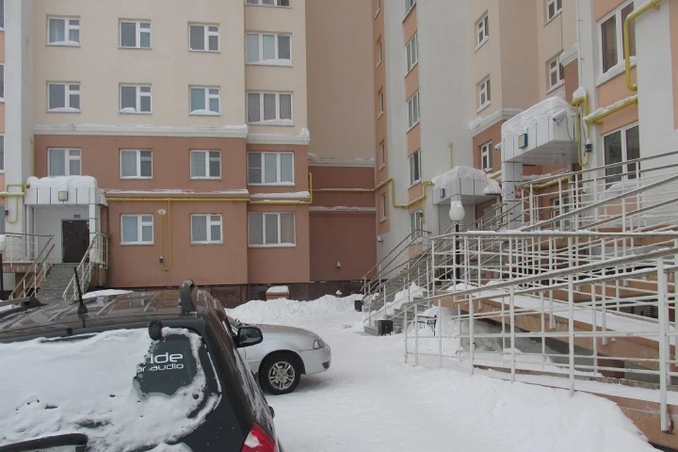 В Салехарде проверяющие обнаружили опасные снежные шапки и сосульки Фото: Администрация Салехарда