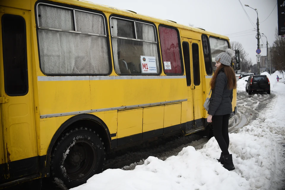 Уже сегодня среди сугробов выходящих из метро самарцев встречали шаттлы
