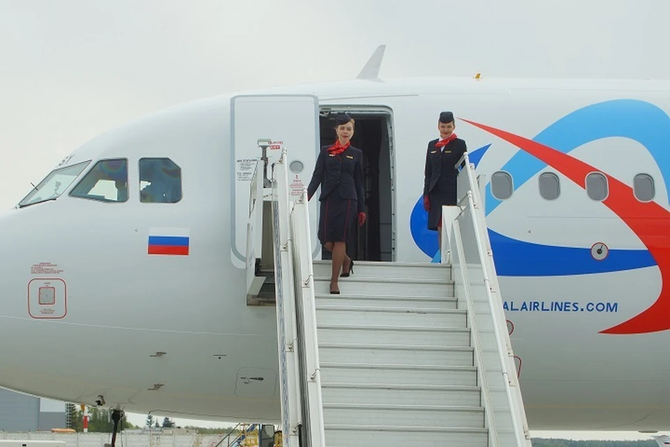 На борту самолетов тоже всегда есть медицинские маски.