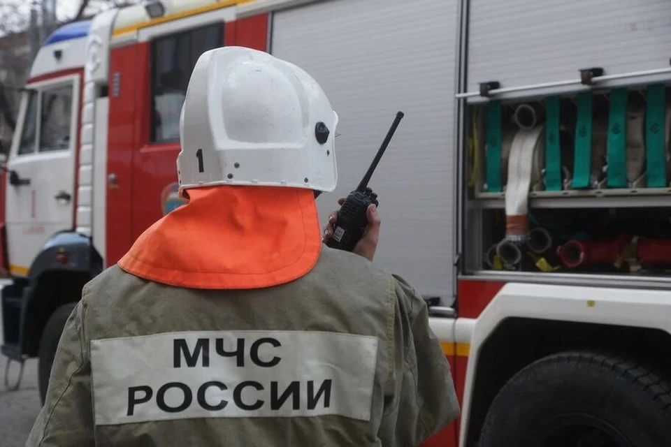 На место событий были отправлены пожарные