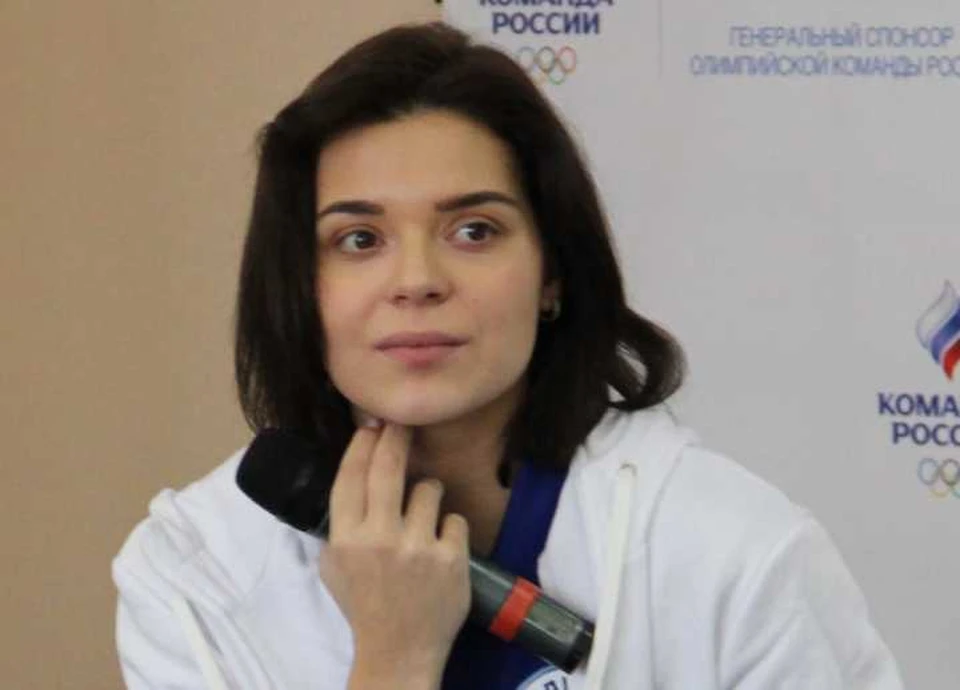 Аделина Сотникова на большинство детских вопросов отвечала очень серьезно.