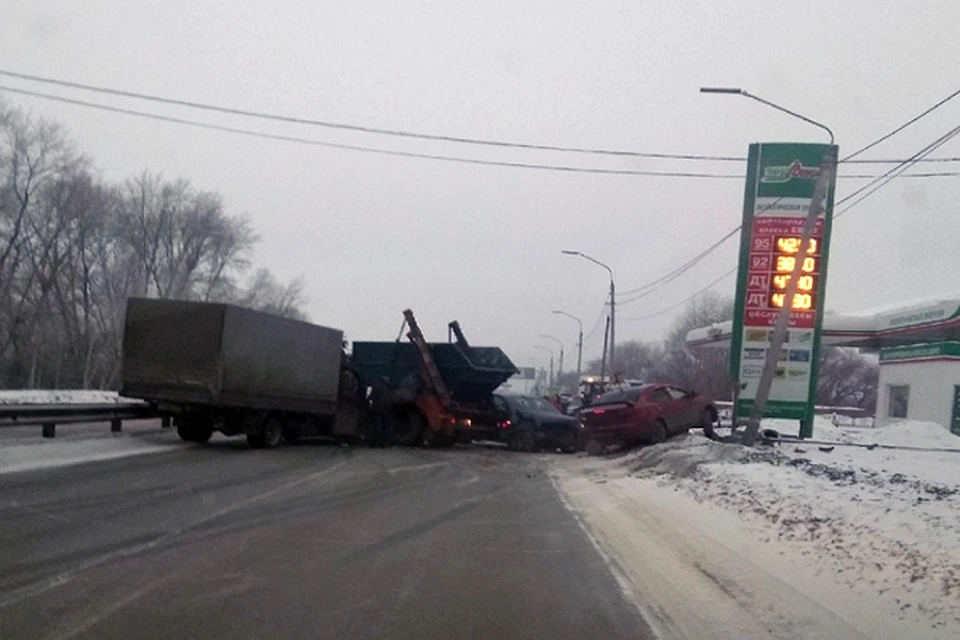 Массовое ДТП в Челябинской области парализовало движение. Фото: vk.com/chel_kop