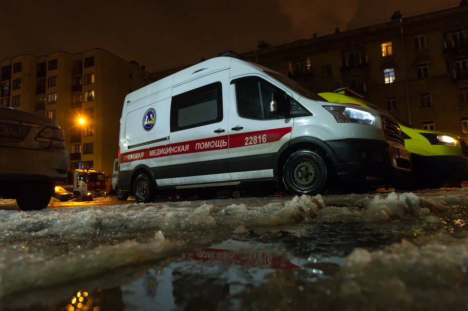 Во время прогулки по тонкому льду годовалая девочка находилась на руках у отца. Спасти ее не удалось.