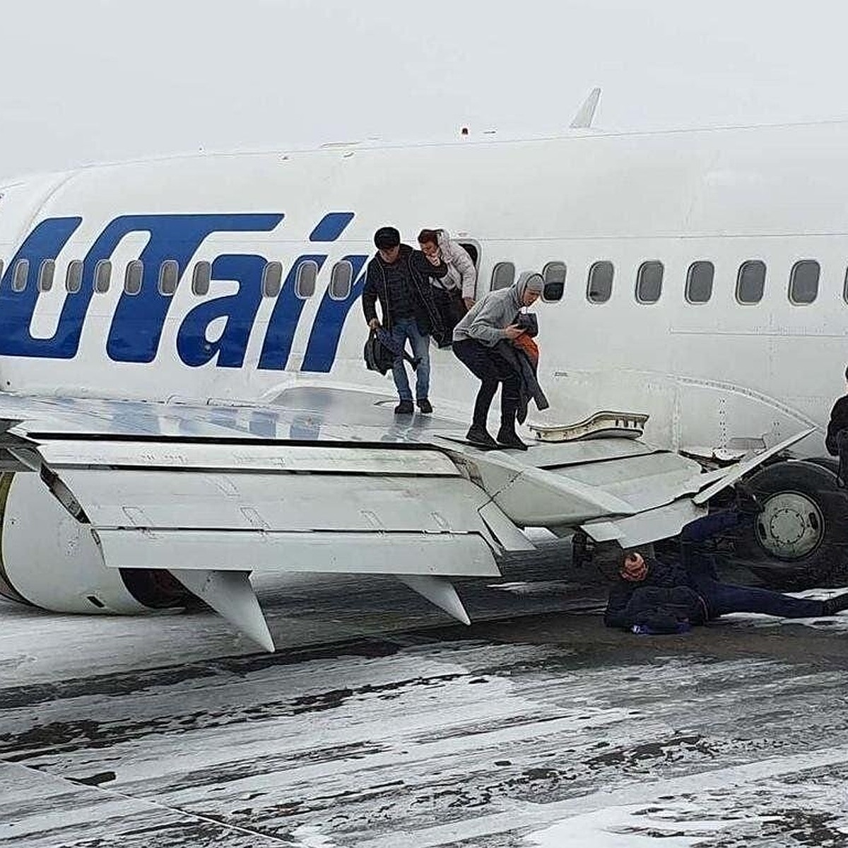 Авиакомпания UTair о жесткой посадке самолета в Усинске: «При посадке  произошел непрогнозируемый сдвиг ветра» - KP.RU