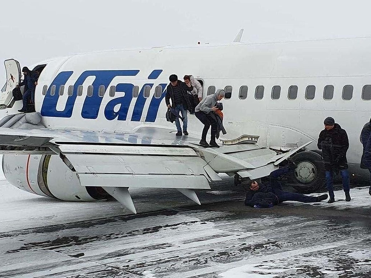 Авиакомпания UTair о жесткой посадке самолета в Усинске: «При посадке  произошел непрогнозируемый сдвиг ветра» - KP.RU