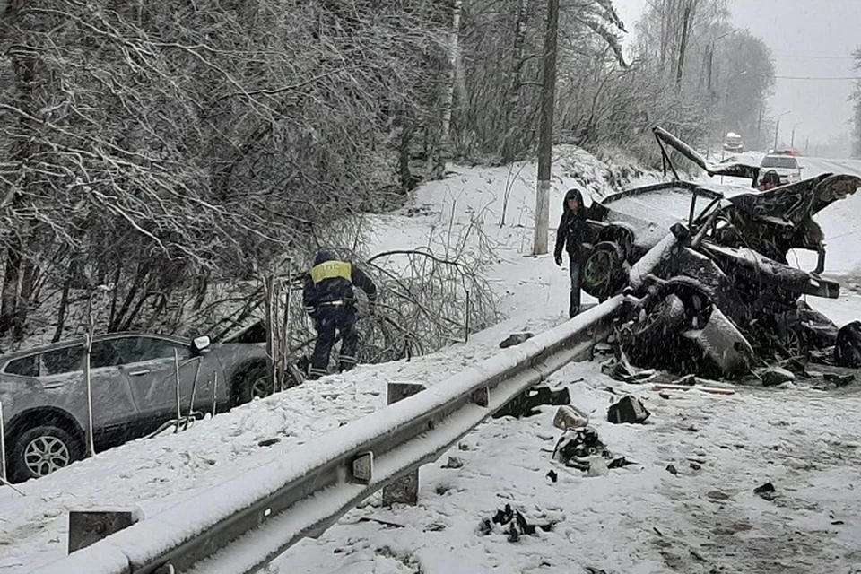 В Ленобласти погибли двое пассажиров "Лады". Фото: vk.com/spb_today