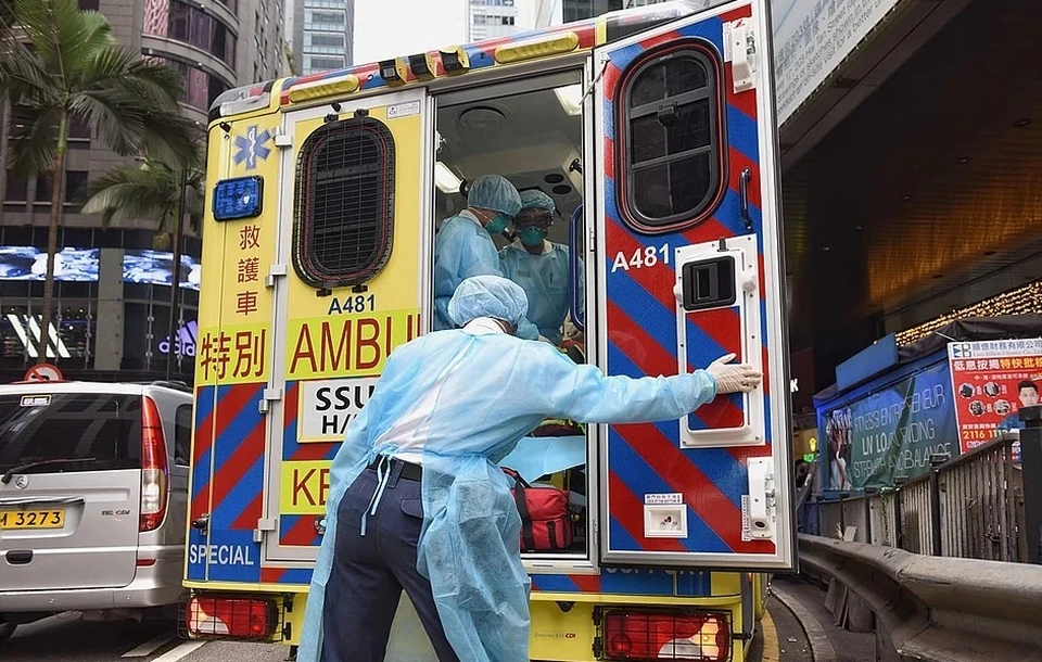 В Китае от коронавируса погибли больше 900 человек