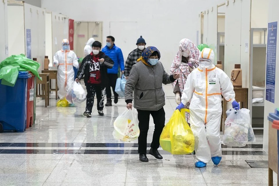 В китайской провинции Хубэй зафиксировали 2097 новых случая заражения коронавирусом