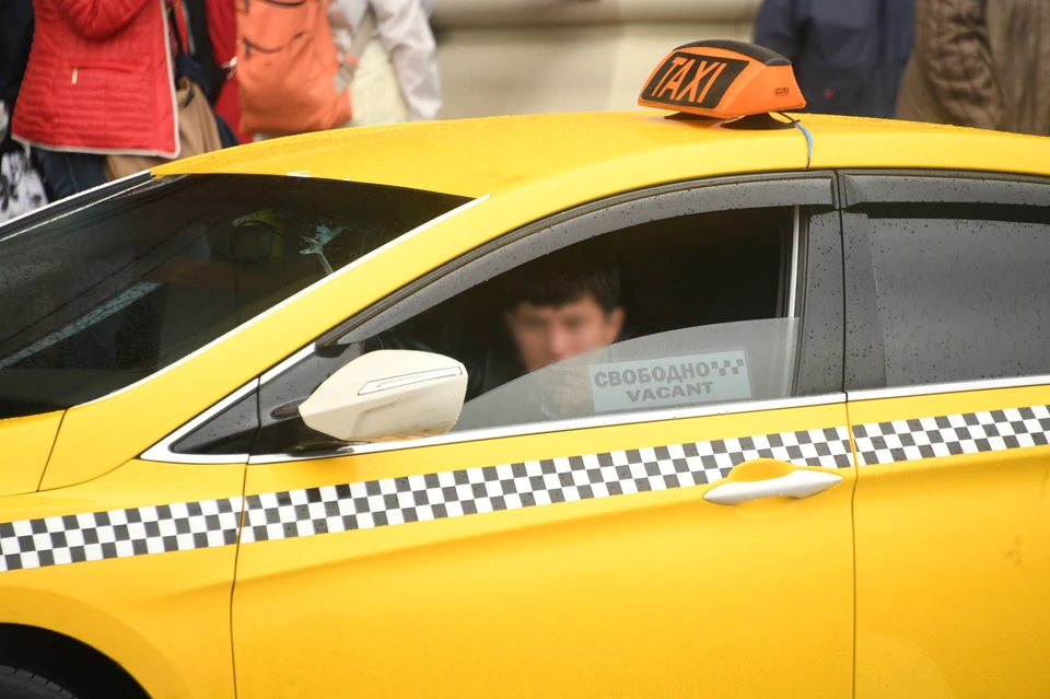 Во Владивостоке женщине пришлось убегать от таксиста