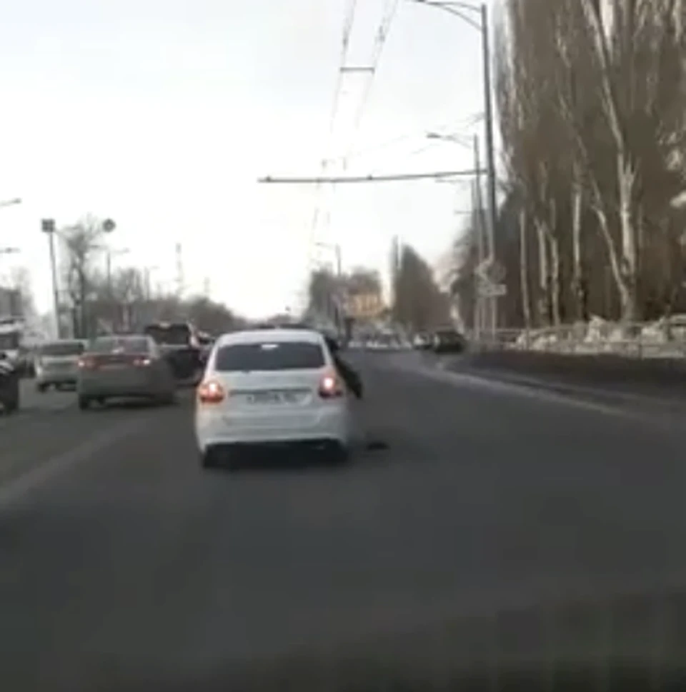 Очевидцы пошутили, что этому автомобилю не нужен бензин ФОТО: Скриншот с видео