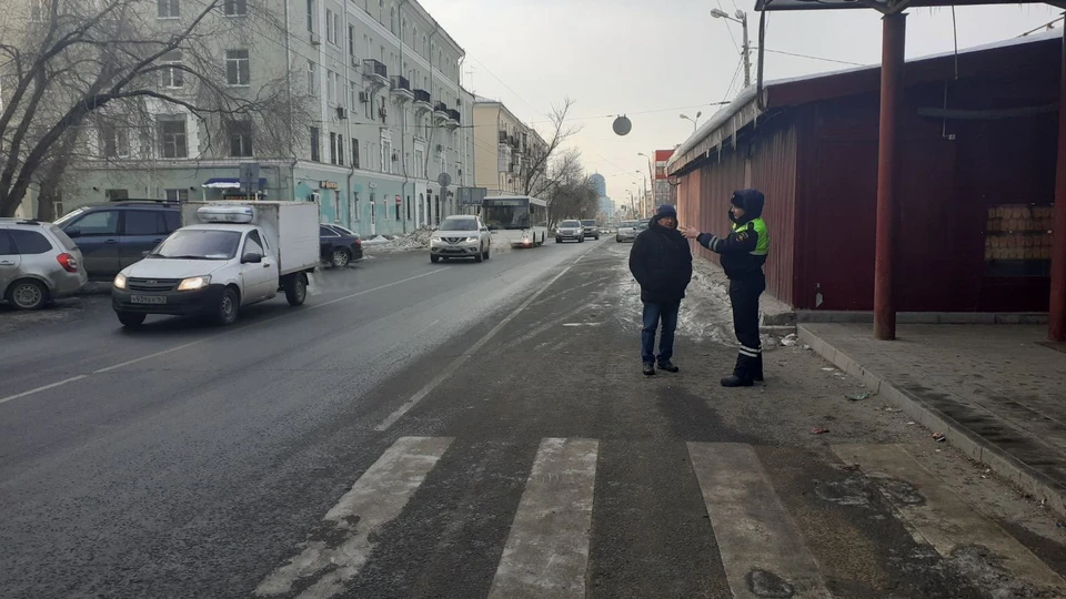 Сегодня инспекторы ГИБДД ловили нарушителей возле пешеходных переходов