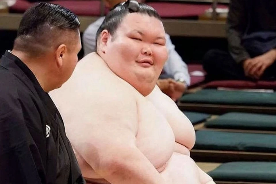 Самый тяжелый сумоист мира Анатолий Михаханов смог сесть на шпагат, похудев на 76 килограмм. Фото: личный архив Анатолия Михаханова.