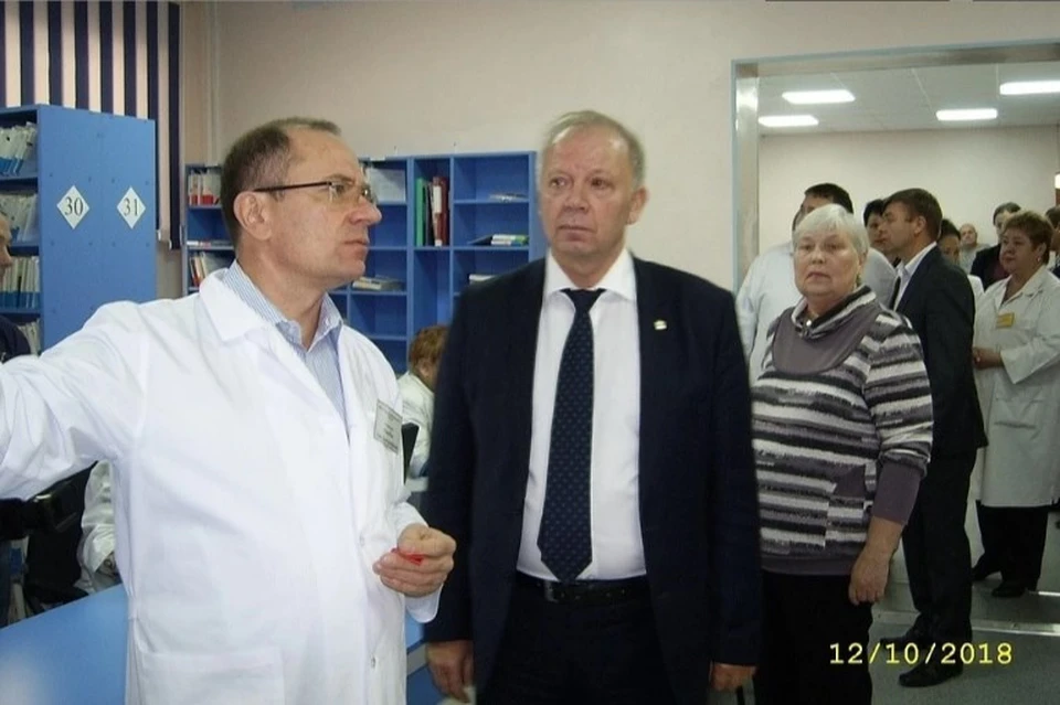 Олег Нагибин (слева) и министр здравоохранения Рязанской области Андрей Прилуцкий в поликлинике №2.