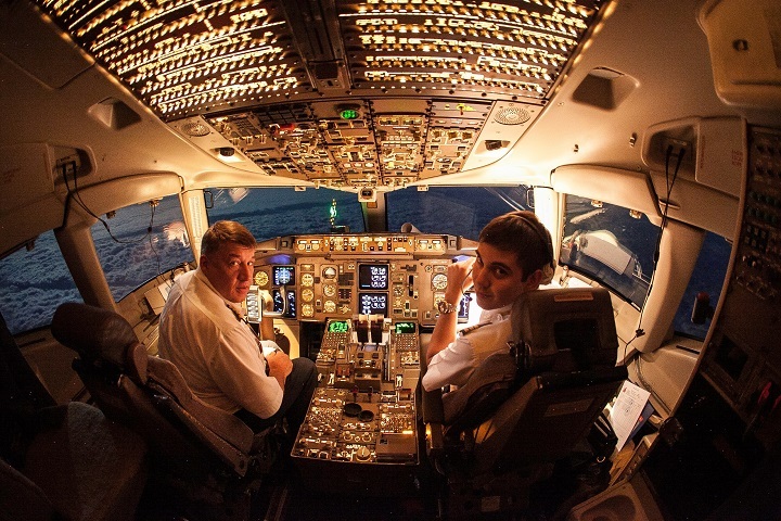 Алексей Кочемасов (слева) ведет блог, где рассказывает о работе пилота. Фото: сообщество LETCHIKLEXA (OFFICIAL COMMUNITY) во "Вконтакте"
