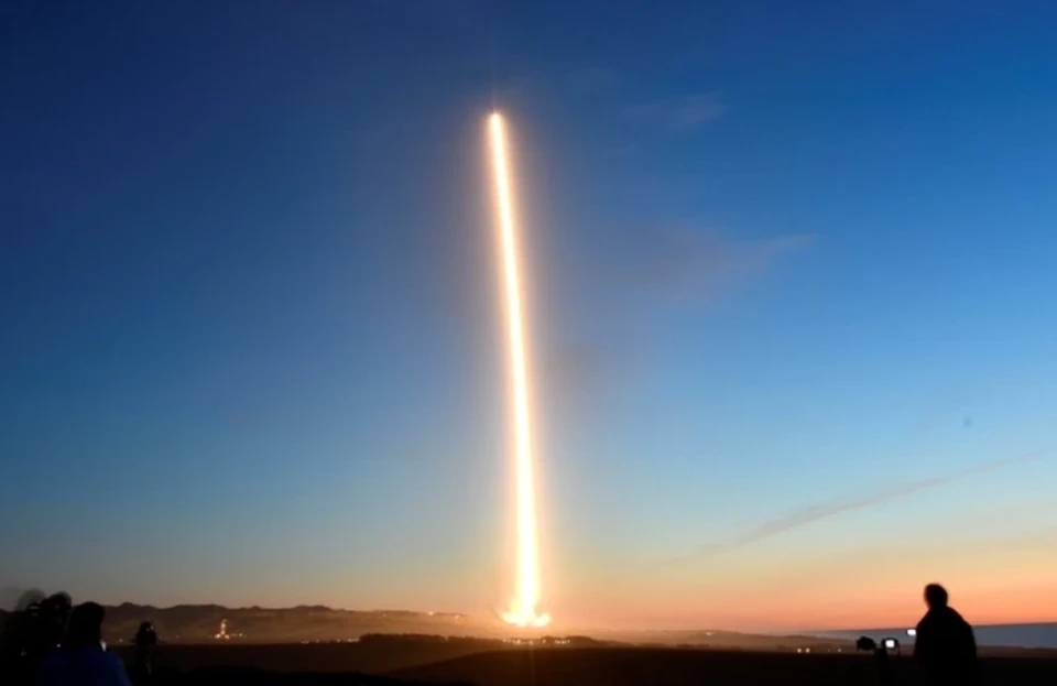 SpaceX успешно запустила ракету Falcon 9 с очередными 60 спутниками