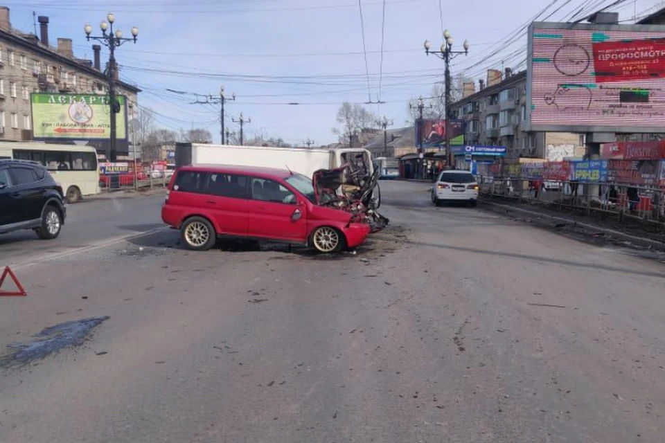 В массовой дорожной аварии в Хабаровске пострадали пять человек