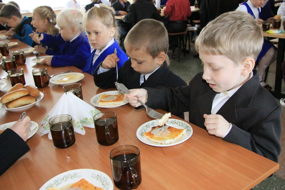 Кушать бесплатно смогут учащиеся 1-4 классов во всех регионах России