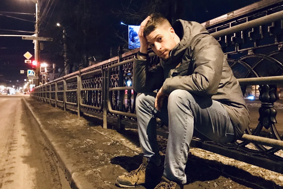 Челябинский активист нередко жалуется на нелепые заборы на своих страницах в соцсетях. Фото: «Челябинский урбанист», vk.com