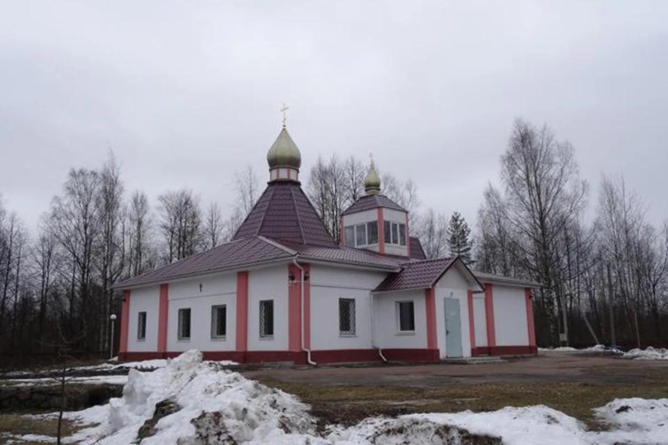 Поселок имени. Церковь Петра и Павла в пос им Морозова. Храм апостолов Петра и Павла на шлиссельбургских пороховых заводах. Храм Петра и Павла Морозовке Всеволожский. Посёлок имени Морозова храмы.