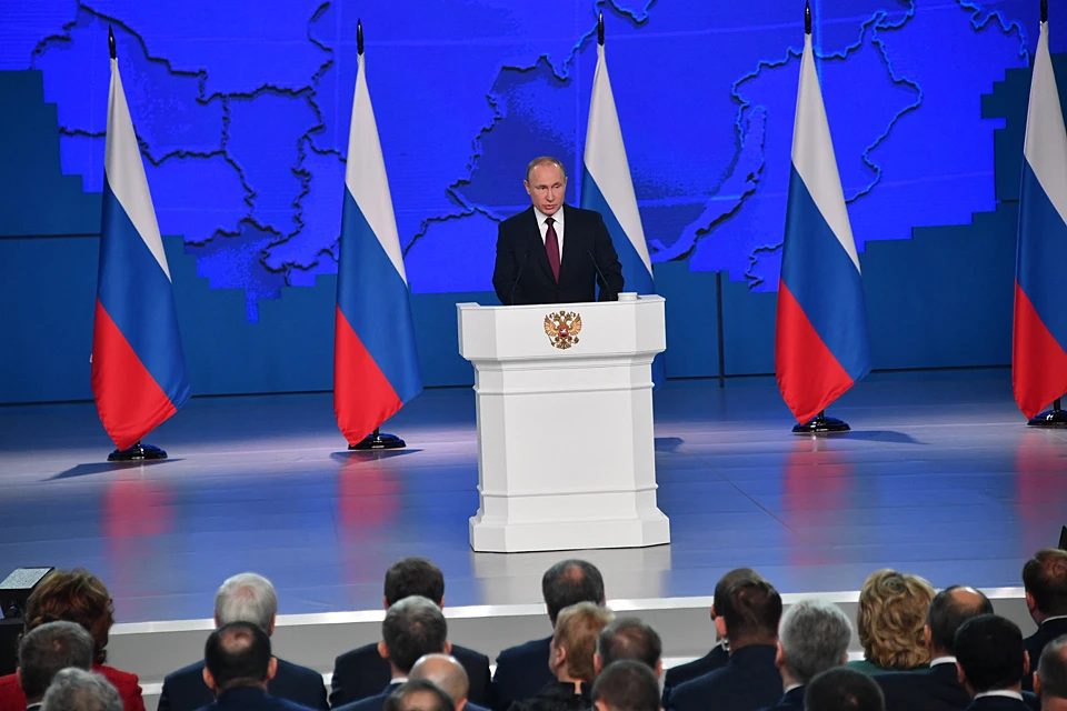 Путин поздравил россиян с Днём защитника Отечества
