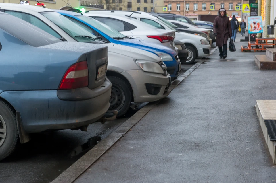 Автомобилист устроил стрельбу из-за парковочного места на севере Петербурга