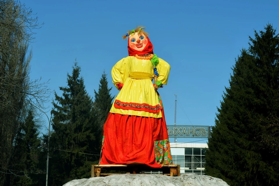 На Масленицу чучела в парках Липецка зажгут от пера Жар-птицы