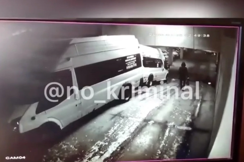 Злоумышленника поймали на видео. Фото: кадр из видеоролика