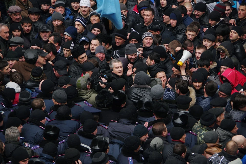 Противоборствующие стороны пошли «стенка на стенку». Фото: Сергей Аксенов / Facebook