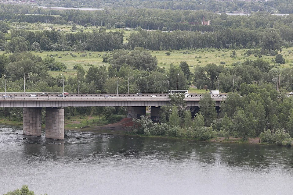 По Октябрьскому мосту Красноярска могут пустить троллейбус.