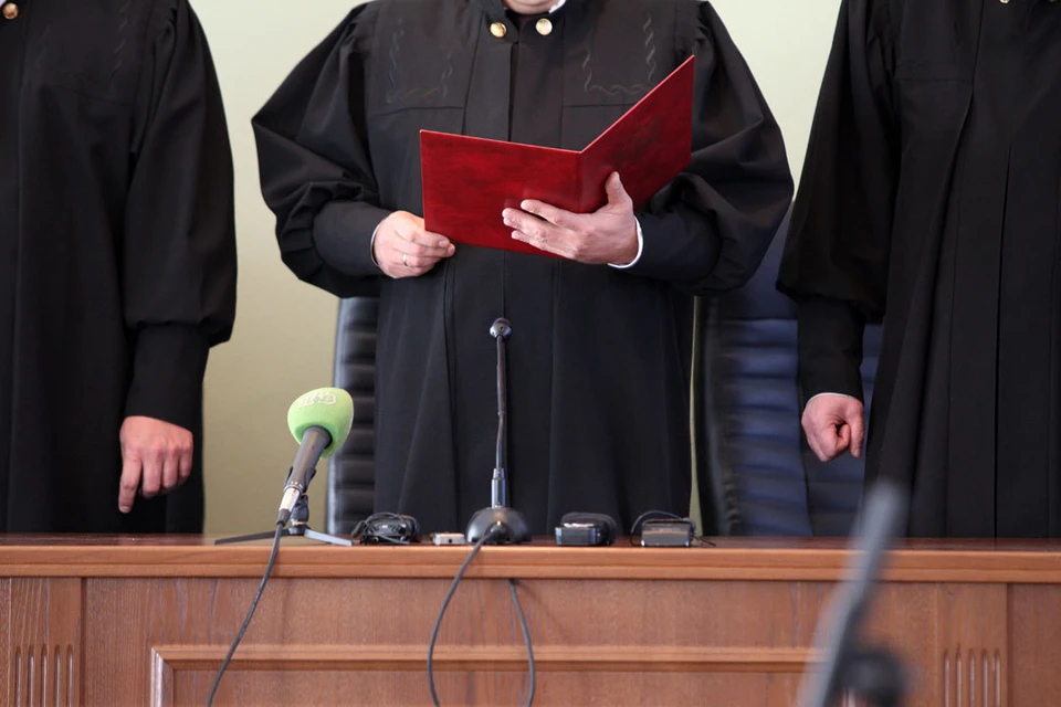 Суд признал законным решение Мосгорсуда о продлении содержания под стражей отцу и сыну Арашуковым