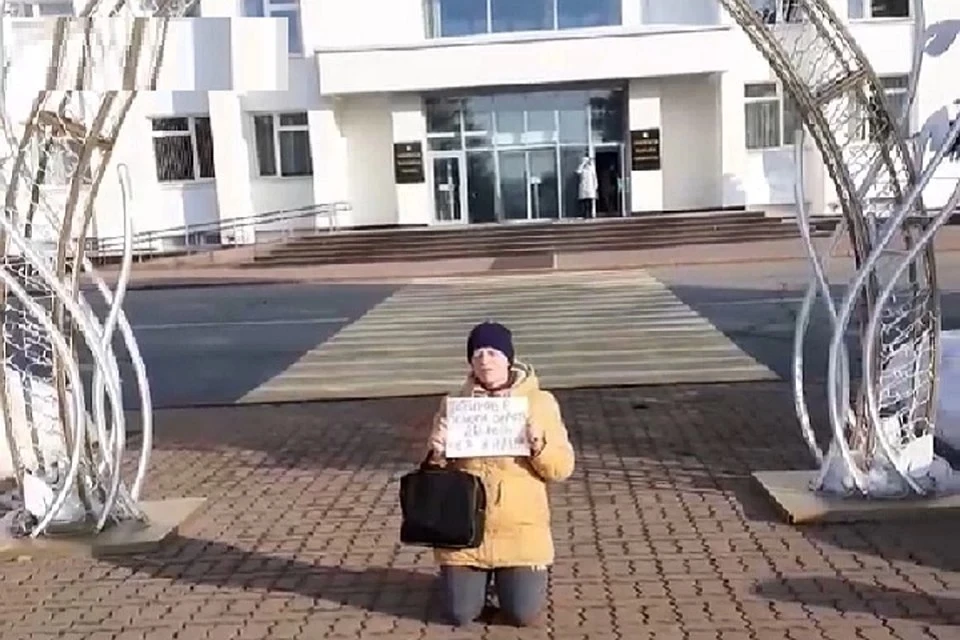 Человек проживает в уфе. В Уфе встали на колени