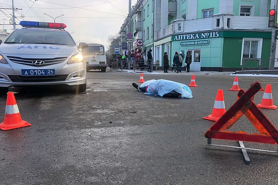 На перекрестке в Красноярске автобус насмерть сбил 8-летнюю девочку. Фото: пресс-служба ГИБДД России по Красноярскому раю.