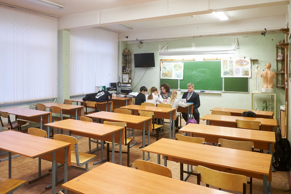 Петербургских школьников хотят отправить на домашнее обучение.