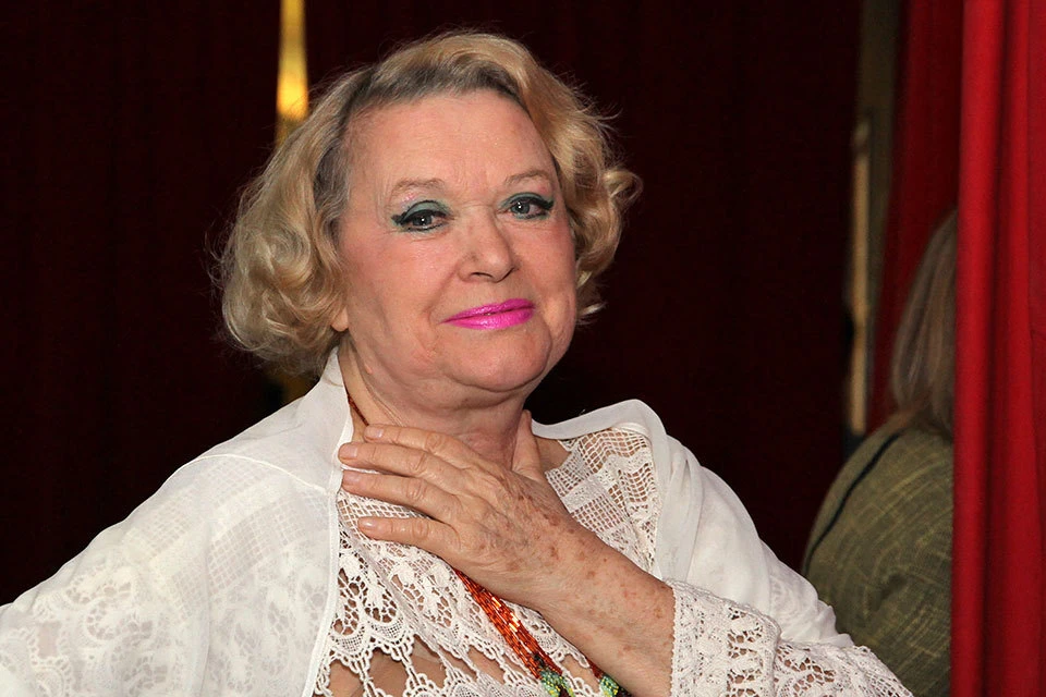 Несколько дней 85-летняя Валентина Талызина была госпитализирована из-за проблем с ногами после поездки в Китай.