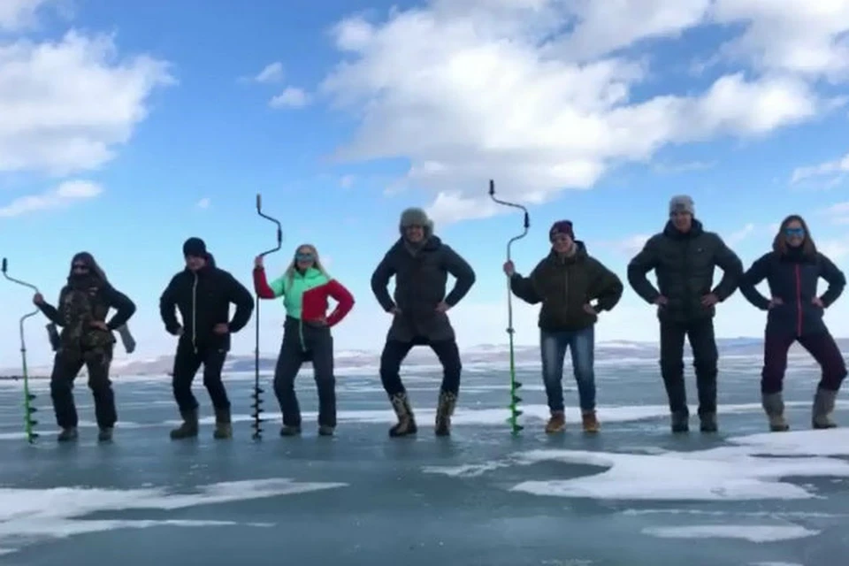 Рыбаки станцевали на Байкале в поддержку участников Евровидения - группы Little Big. Фото: скриншот видео.