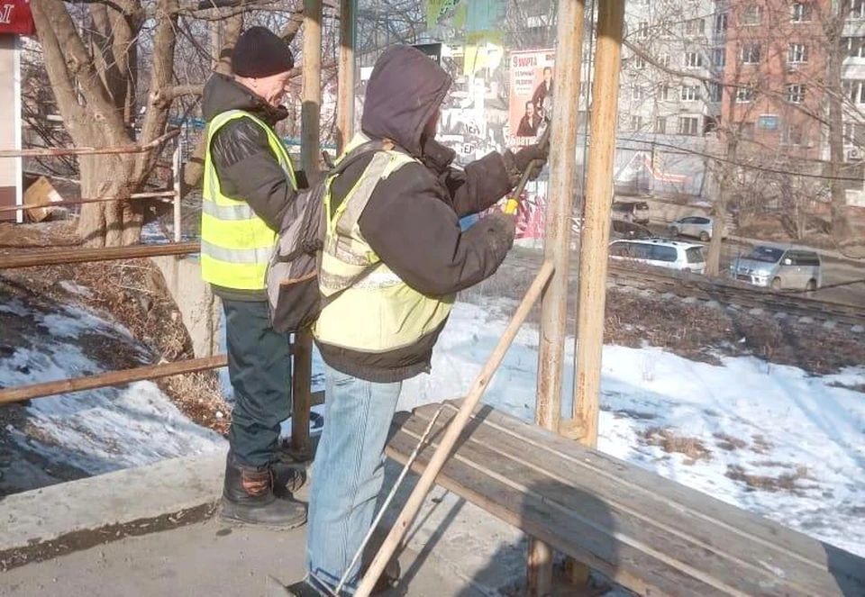 Мэрия занялась уборкой в доме. Фото: сайт Администрации Владивостока