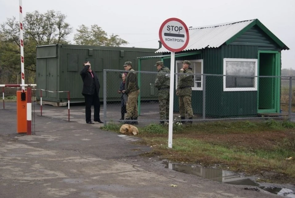 Граница украины документ. Пропускной пункт. Пограничный пост. Пограничник на пропускном пункте. Пограничный пункт в Ростовской области.