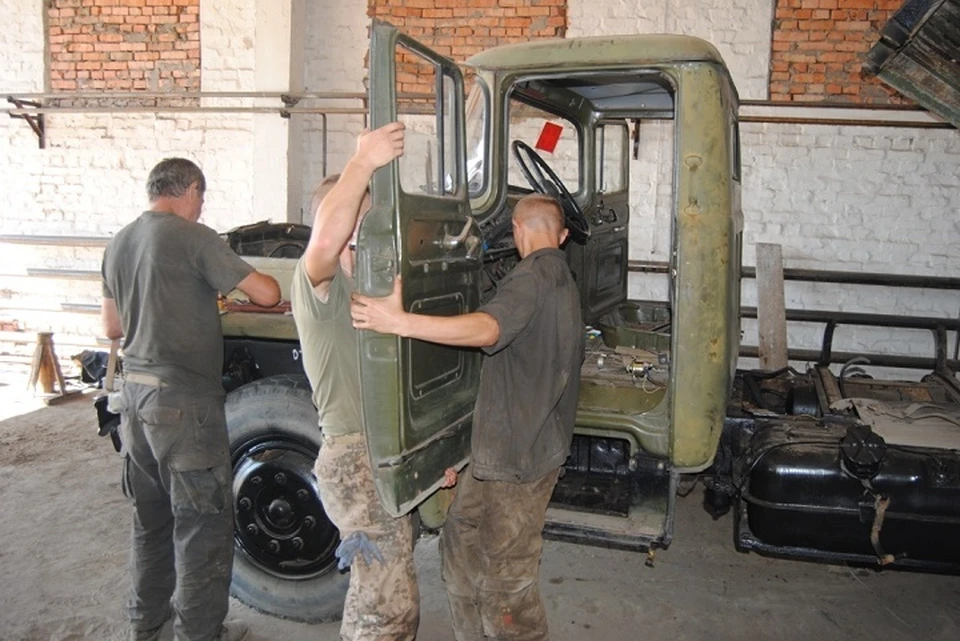 Исчезло восемь стартеров и десять аккумуляторов. Фото: radiotrek.rv.ua