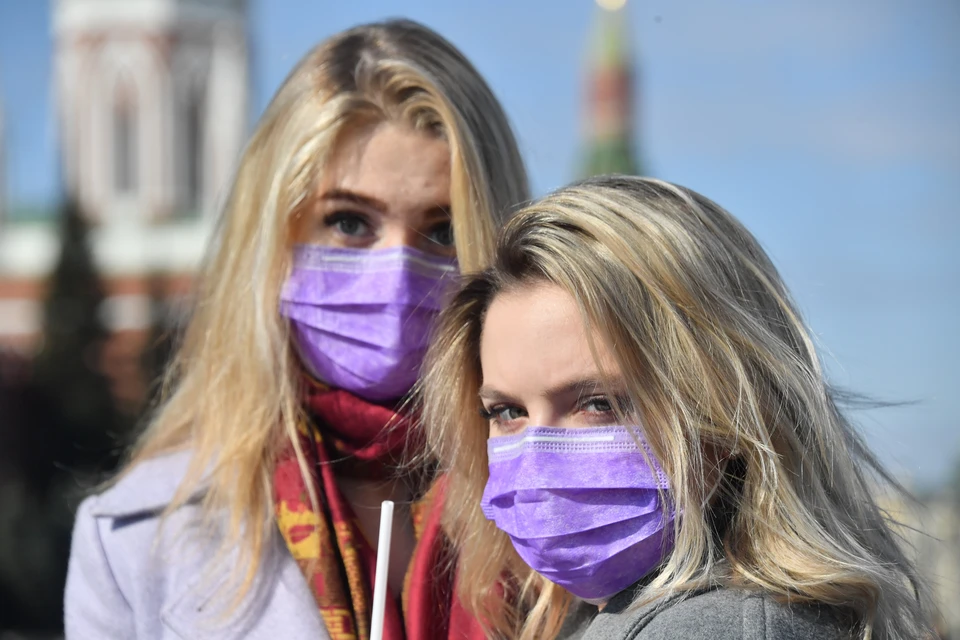 Дефицит масок ощущается по всей стране