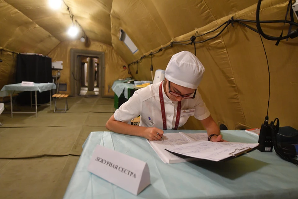 Для защиты от коронавируса армии России из отпусков были отозваны все медработники, военные госпитали подготовлены к работе.
