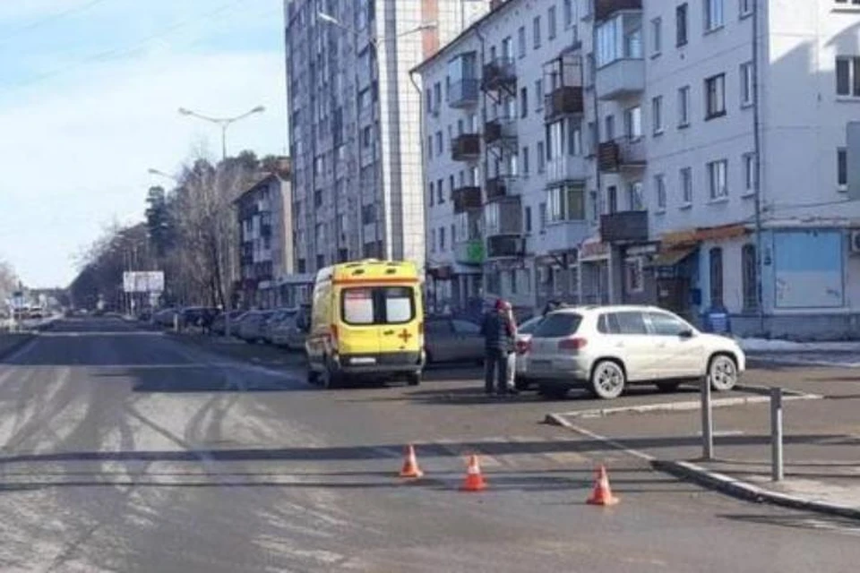 На место аварии прибыла "скорая". Фото: ГИБДД Перми.