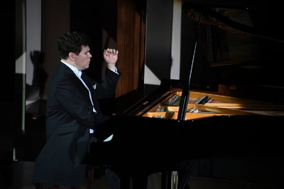 Пианист Денис Мацуев из-за коронавируса будет играть в пустом зале Московской филармонии