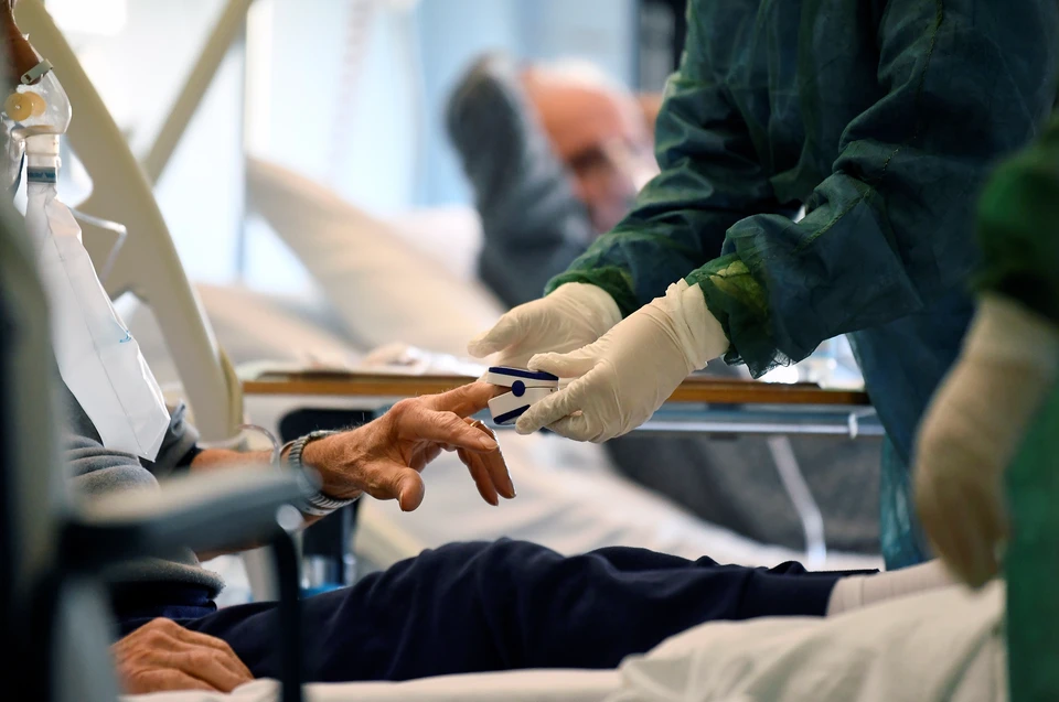 Пациентка с коронавирусной инфекцией в одной из больниц Италии.