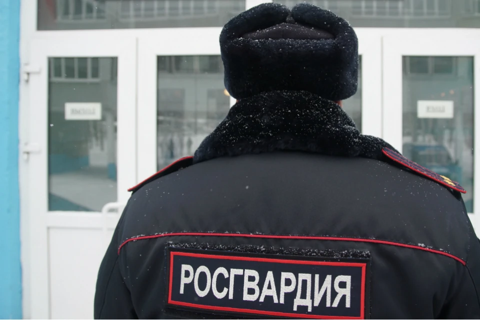 Мужчин опознали по огромному железному заграждению, которое они тащили с места прокладки газопровода.