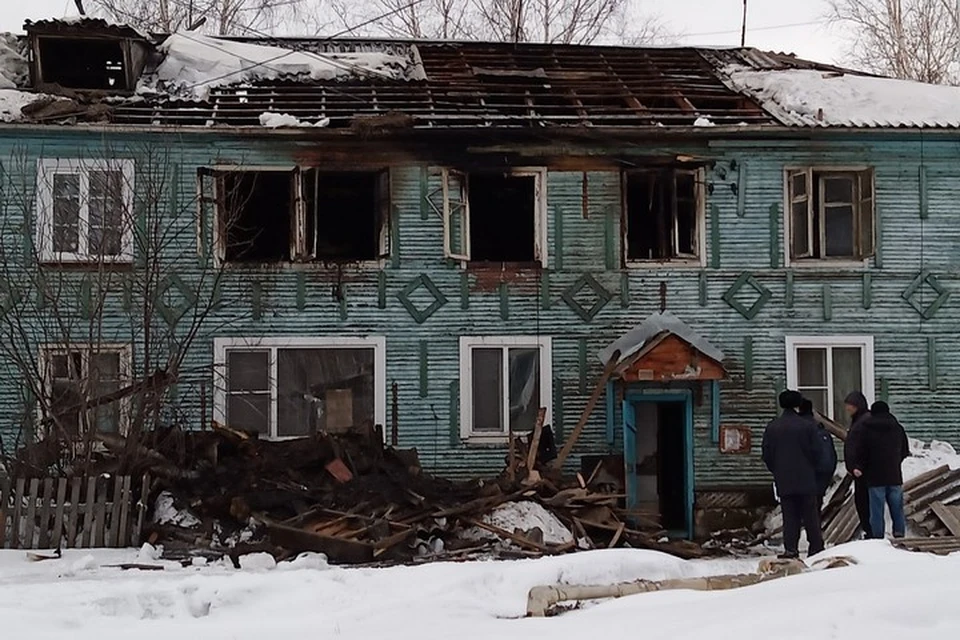 В Красноярском крае ночью пожарные вывели из горящего дома 18 человек. Фото: ГУ МЧС по краю